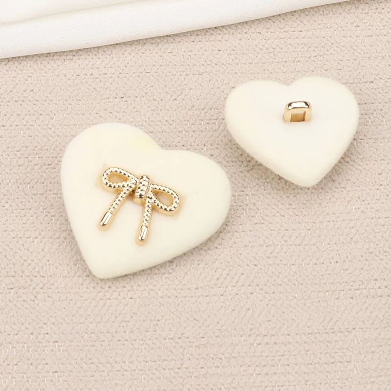 15 - 26mm Heart-Shaped Flocked Velvet Shank Buttons 6pcs