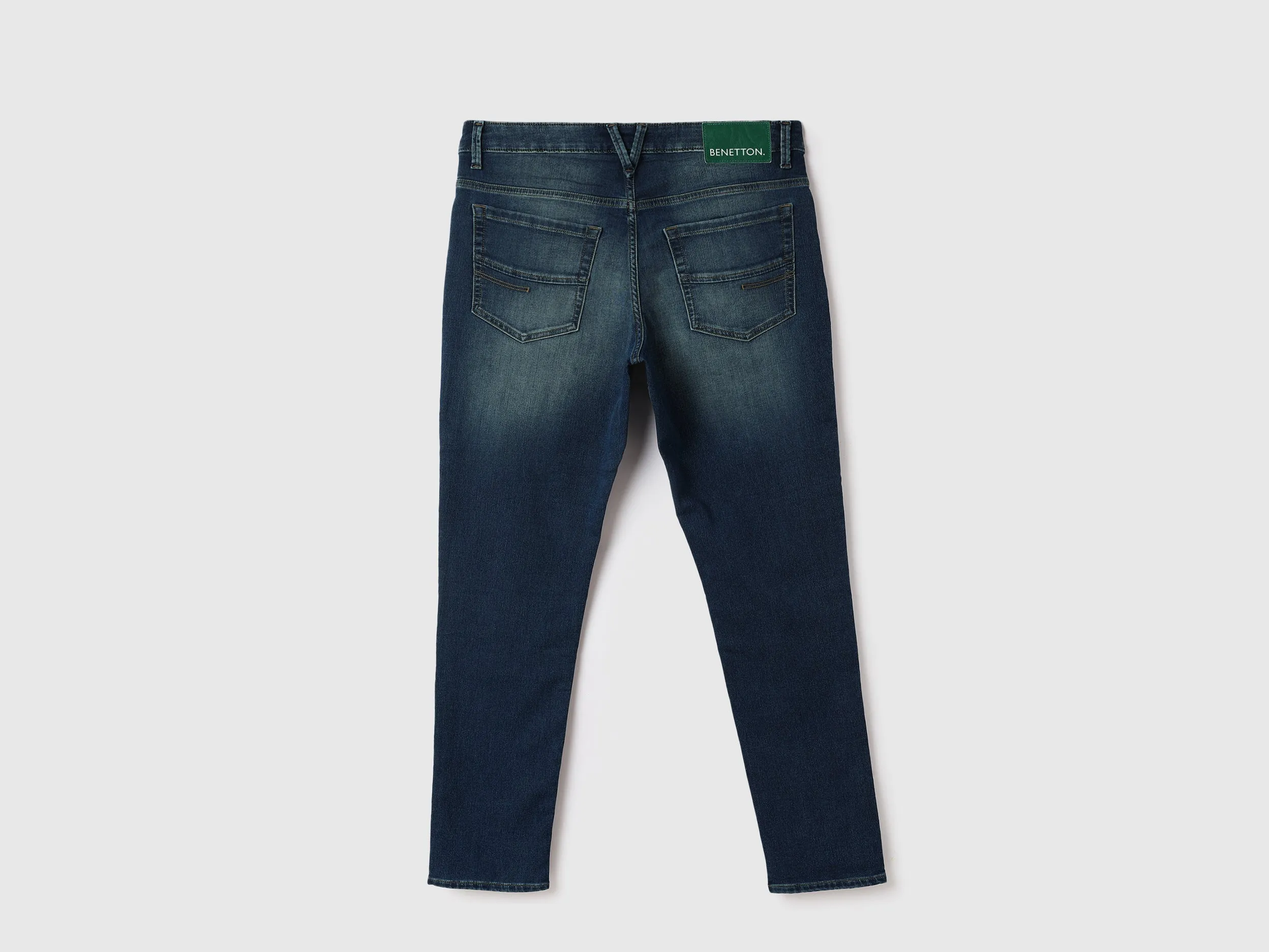 Men Solid Slim Tapered Fit Jeans