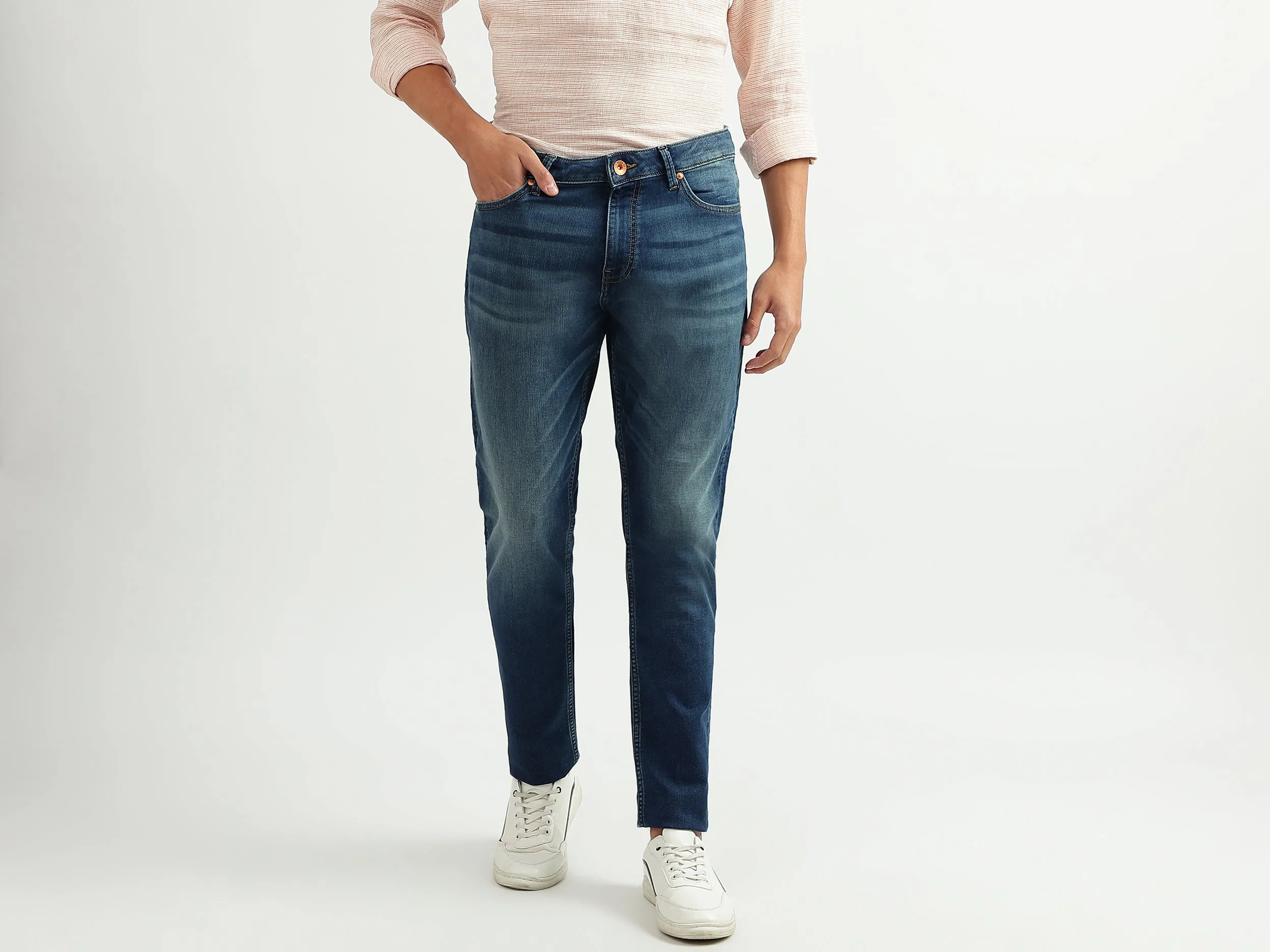 Men Solid Slim Tapered Fit Jeans